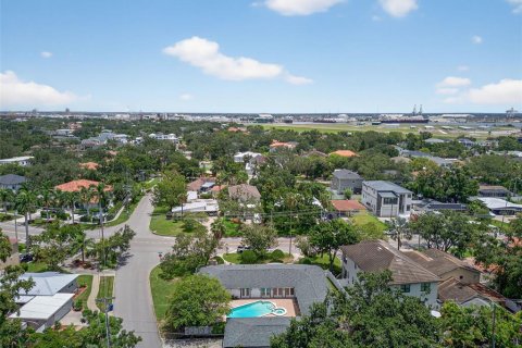 House in Tampa, Florida 5 bedrooms, 357.95 sq.m. № 1870952 - photo 15