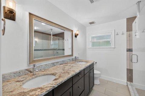 House in Tampa, Florida 5 bedrooms, 357.95 sq.m. № 1870952 - photo 9