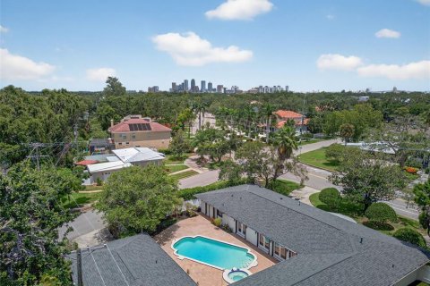 House in Tampa, Florida 5 bedrooms, 357.95 sq.m. № 1870952 - photo 17