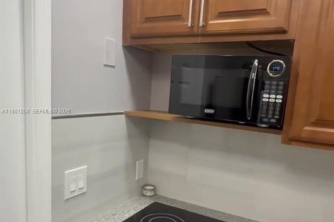 Снять в аренду коммерческую недвижимость в Лодердейл-Лейкс, Флорида 55.74м2, № 2043370 - фото 4