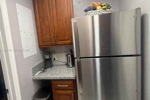 Снять в аренду коммерческую недвижимость в Лодердейл-Лейкс, Флорида 55.74м2, № 2043370 - фото 3