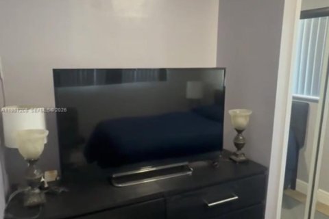 Снять в аренду коммерческую недвижимость в Лодердейл-Лейкс, Флорида 55.74м2, № 2043370 - фото 5