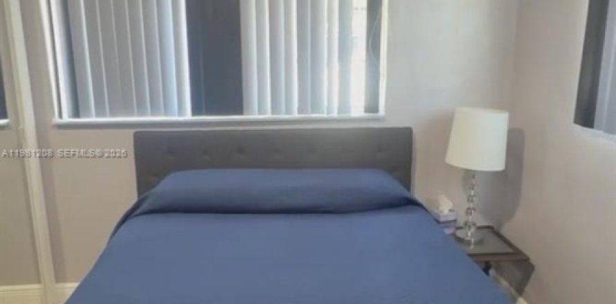 Коммерческая недвижимость в Лодердейл-Лейкс, Флорида 55.74м2 № 2043370