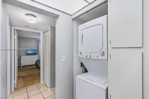 Condo in Jupiter, Florida, 1 bedroom  № 1806453 - photo 16