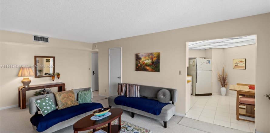 Кондоминиум с 1 спальней в Авентура, Флорида № 1981852