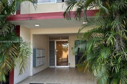 Снять в аренду квартиру в Майами, Флорида 1 спальня, 51.1м2, № 1955615 - фото 11