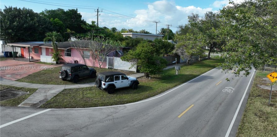 Casa en Miami, Florida 3 dormitorios, 120.22 m2 № 1993446