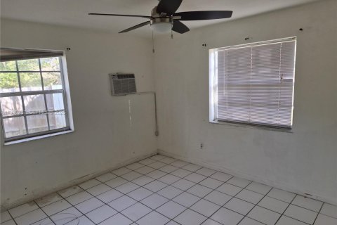 Casa en venta en Miami, Florida, 3 dormitorios, 120.22 m2 № 1993446 - foto 5