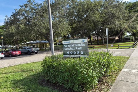 Casa en venta en Miami, Florida, 3 dormitorios, 120.22 m2 № 1993446 - foto 7