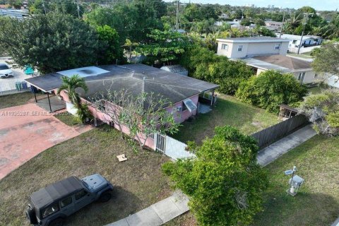 Casa en venta en Miami, Florida, 3 dormitorios, 120.22 m2 № 1993446 - foto 2