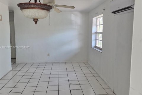 Casa en venta en Miami, Florida, 3 dormitorios, 120.22 m2 № 1993446 - foto 3