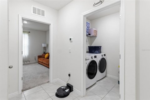 House in Sanford, Florida 4 bedrooms, 169.83 sq.m. № 2225746 - photo 21