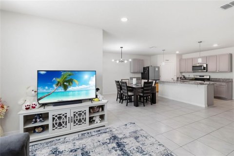 House in Sanford, Florida 4 bedrooms, 169.83 sq.m. № 2225746 - photo 12