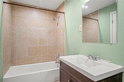 House in Rockledge, Florida 3 bedrooms, 116.13 sq.m. № 2121197 - photo 12