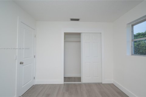 Casa en venta en Sunrise, Florida, 3 dormitorios № 1969456 - foto 14