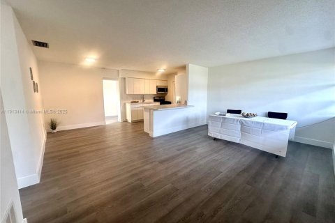 Casa en venta en Sunrise, Florida, 3 dormitorios № 1969456 - foto 4