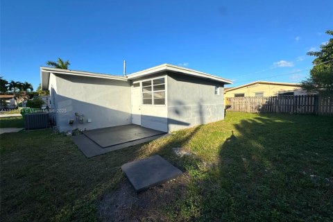 Casa en venta en Sunrise, Florida, 3 dormitorios № 1969456 - foto 27