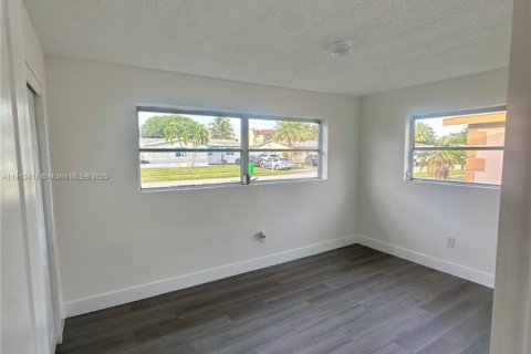 Casa en venta en Sunrise, Florida, 3 dormitorios № 1969456 - foto 5