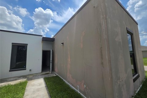 House in Lehigh Acres, Florida 4 bedrooms, 143.44 sq.m. № 2364776