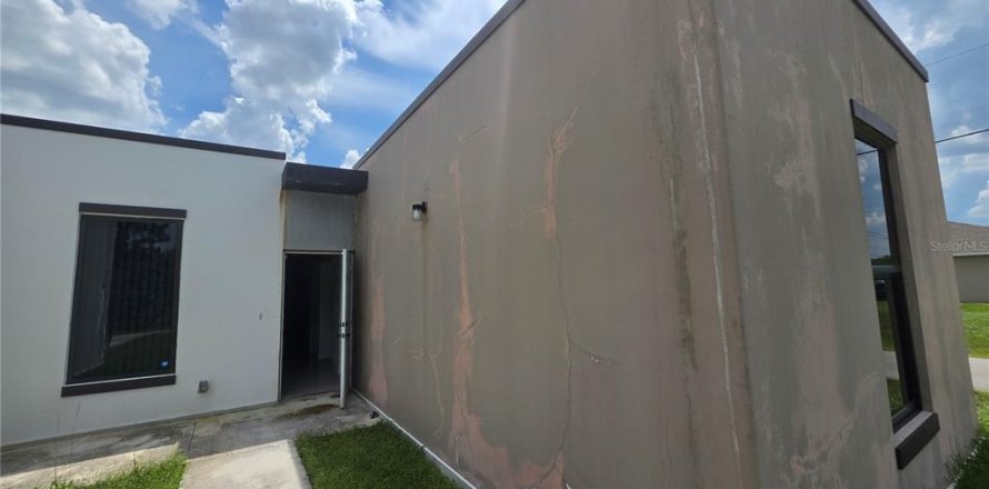 Villa ou maison à Lehigh Acres, Floride 4 chambres, 143.44 m2 № 2364776