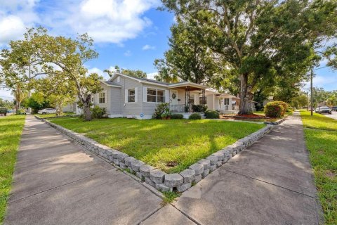 House in Saint Petersburg, Florida 2 bedrooms, 91.97 sq.m. № 1821074 - photo 2