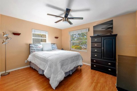 House in Saint Petersburg, Florida 2 bedrooms, 91.97 sq.m. № 1821074 - photo 15