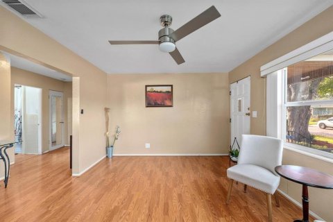 House in Saint Petersburg, Florida 2 bedrooms, 91.97 sq.m. № 1821074 - photo 6