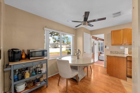 House in Saint Petersburg, Florida 2 bedrooms, 91.97 sq.m. № 1821074 - photo 7