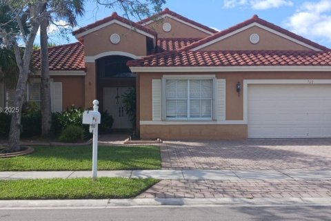 Casa en venta en Pembroke Pines, Florida, 5 dormitorios, 261.33 m2 № 1937804 - foto 1