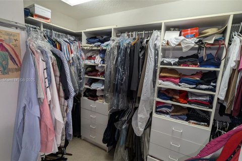 Casa en venta en Pembroke Pines, Florida, 5 dormitorios, 261.33 m2 № 1937804 - foto 23