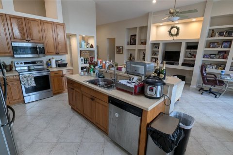 Casa en venta en Pembroke Pines, Florida, 5 dormitorios, 261.33 m2 № 1937804 - foto 15