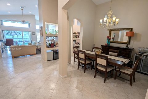 Casa en venta en Pembroke Pines, Florida, 5 dormitorios, 261.33 m2 № 1937804 - foto 12