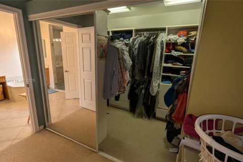 Casa en venta en Pembroke Pines, Florida, 5 dormitorios, 261.33 m2 № 1937804 - foto 22