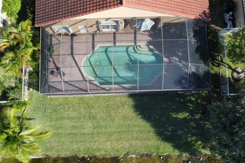 Casa en venta en Pembroke Pines, Florida, 5 dormitorios, 261.33 m2 № 1937804 - foto 5