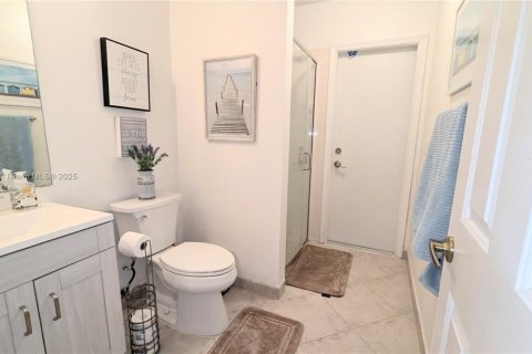 Casa en venta en Pembroke Pines, Florida, 5 dormitorios, 261.33 m2 № 1937804 - foto 29