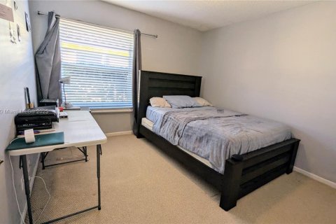 Casa en venta en Pembroke Pines, Florida, 5 dormitorios, 261.33 m2 № 1937804 - foto 25