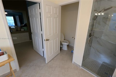 Casa en venta en Pembroke Pines, Florida, 5 dormitorios, 261.33 m2 № 1937804 - foto 21