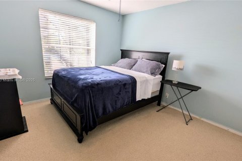 Casa en venta en Pembroke Pines, Florida, 5 dormitorios, 261.33 m2 № 1937804 - foto 28