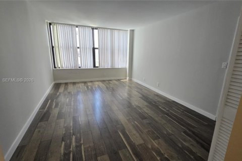 Copropriété à vendre à Hallandale Beach, Floride: 2 chambres, 118.91 m2 № 2072478 - photo 19