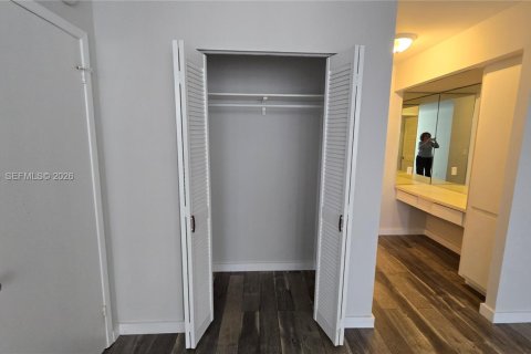 Copropriété à vendre à Hallandale Beach, Floride: 2 chambres, 118.91 m2 № 2072478 - photo 22