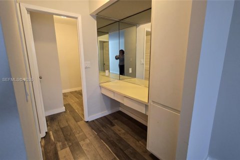 Copropriété à vendre à Hallandale Beach, Floride: 2 chambres, 118.91 m2 № 2072478 - photo 24