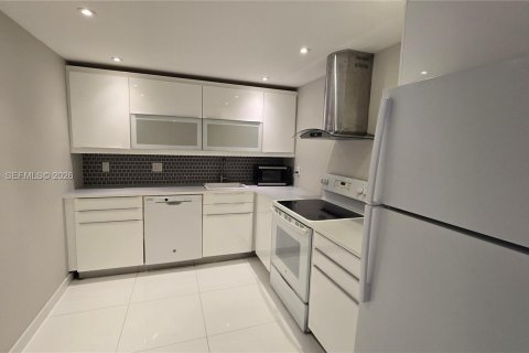 Copropriété à vendre à Hallandale Beach, Floride: 2 chambres, 118.91 m2 № 2072478 - photo 10