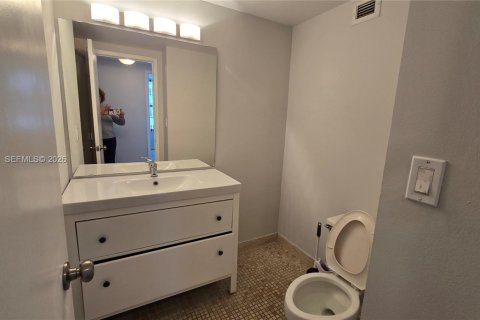 Copropriété à vendre à Hallandale Beach, Floride: 2 chambres, 118.91 m2 № 2072478 - photo 14