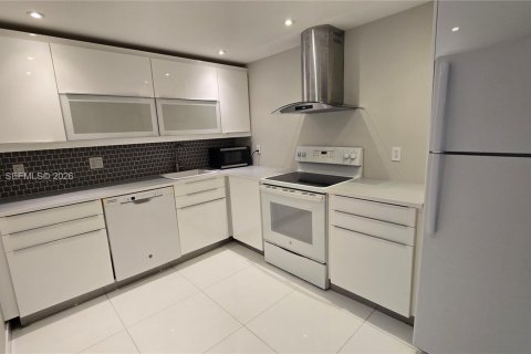 Copropriété à vendre à Hallandale Beach, Floride: 2 chambres, 118.91 m2 № 2072478 - photo 11