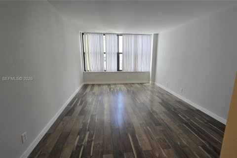 Copropriété à vendre à Hallandale Beach, Floride: 2 chambres, 118.91 m2 № 2072478 - photo 21