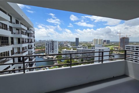 Copropriété à vendre à Hallandale Beach, Floride: 2 chambres, 118.91 m2 № 2072478 - photo 8