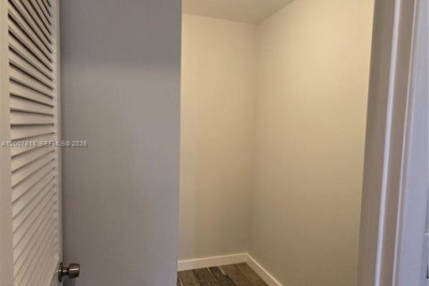 Copropriété à vendre à Hallandale Beach, Floride: 2 chambres, 118.91 m2 № 2072478 - photo 25