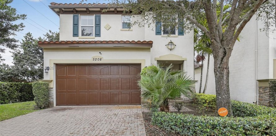 House in Davie, Florida 3 bedrooms, 209.22 sq.m. № 2004871
