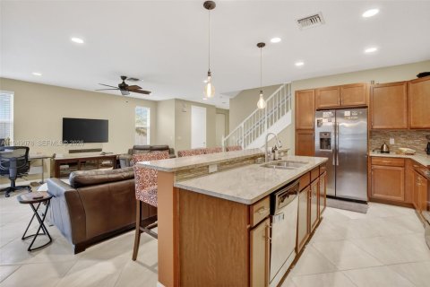 House in Davie, Florida 3 bedrooms, 209.22 sq.m. № 2004871 - photo 14