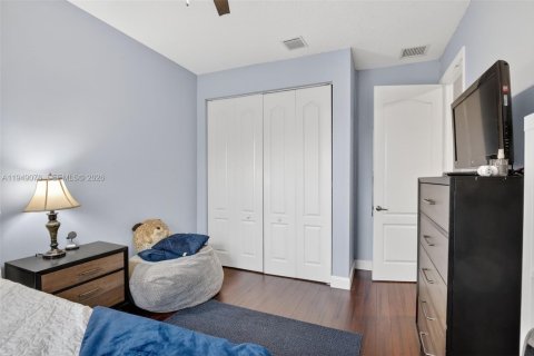 House in Davie, Florida 3 bedrooms, 209.22 sq.m. № 2004871 - photo 30